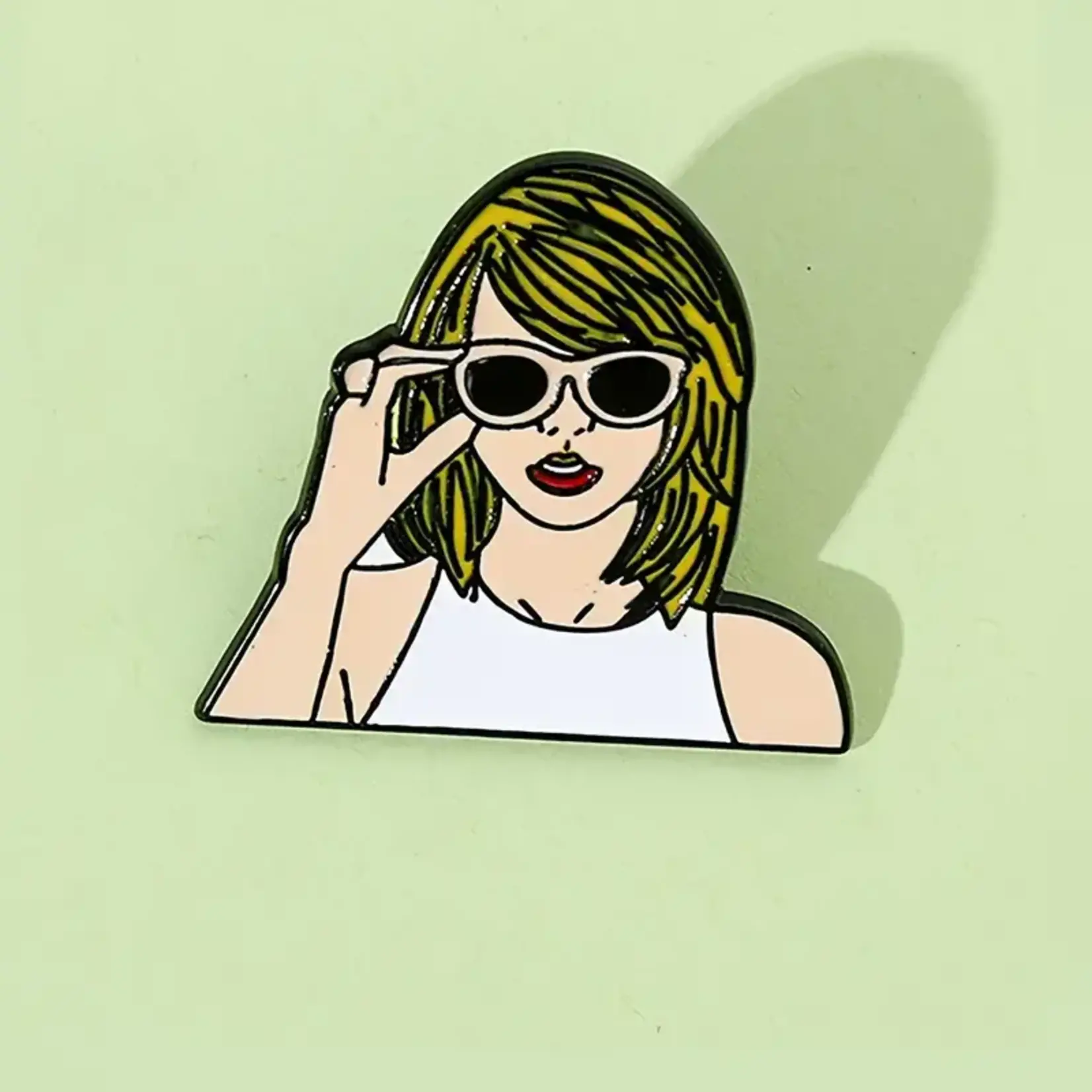 Pin - Taylor Swift Wearing Sunglasses