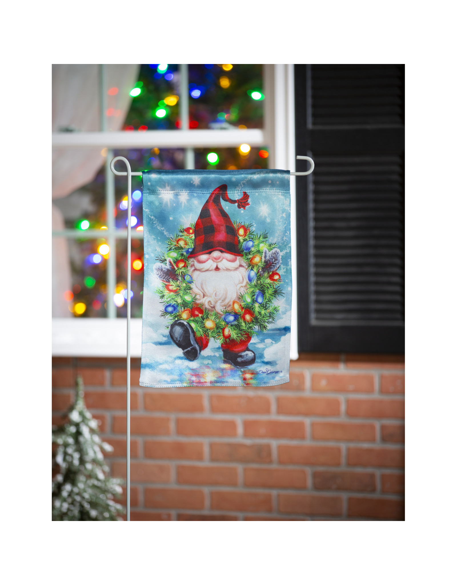 Evergreen Enterprises Gnome with a Christmas Wreath Garden Lustre Flag