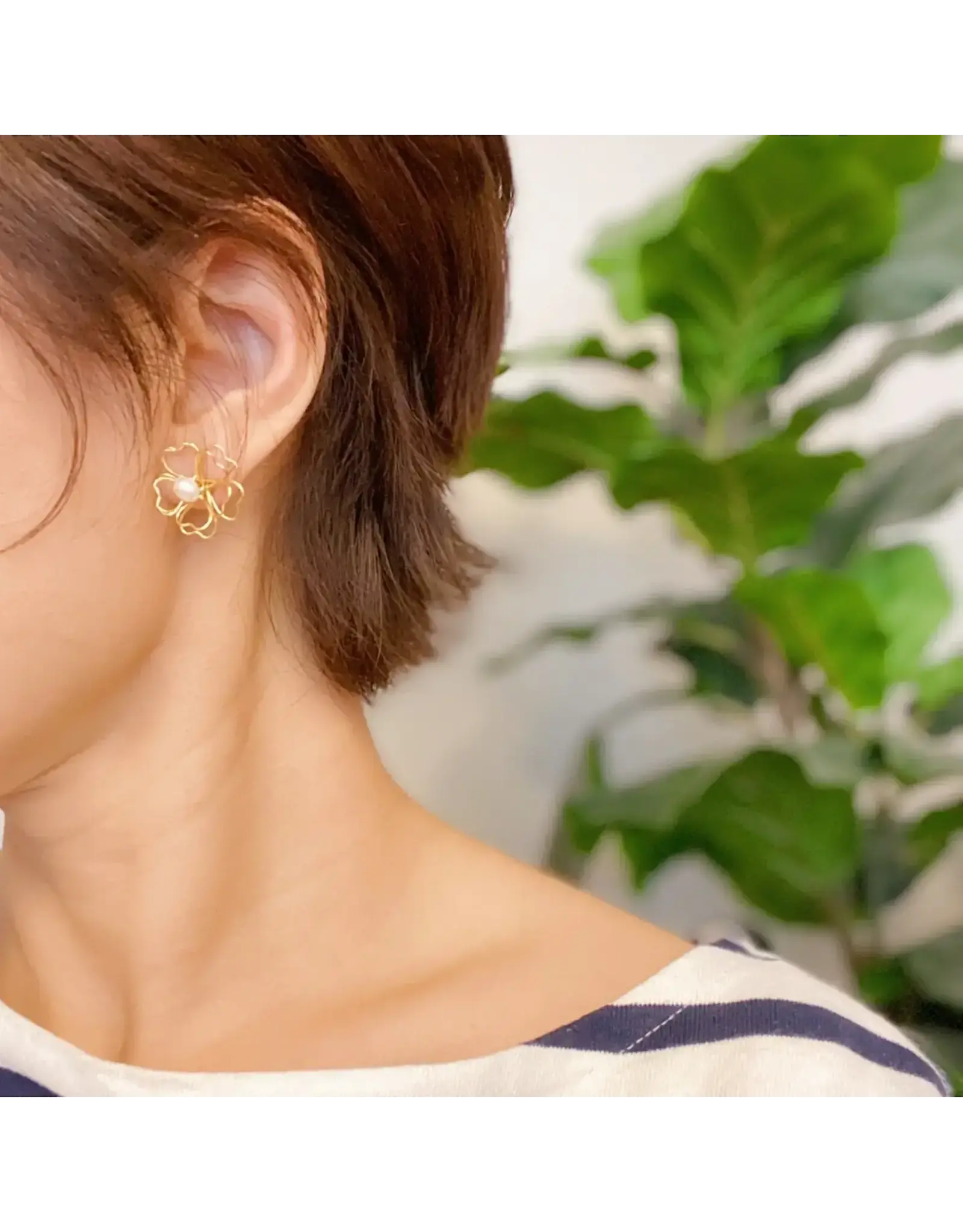 Ellison & Young/Faire Heart Petals with Freshwater Pearl Earrings