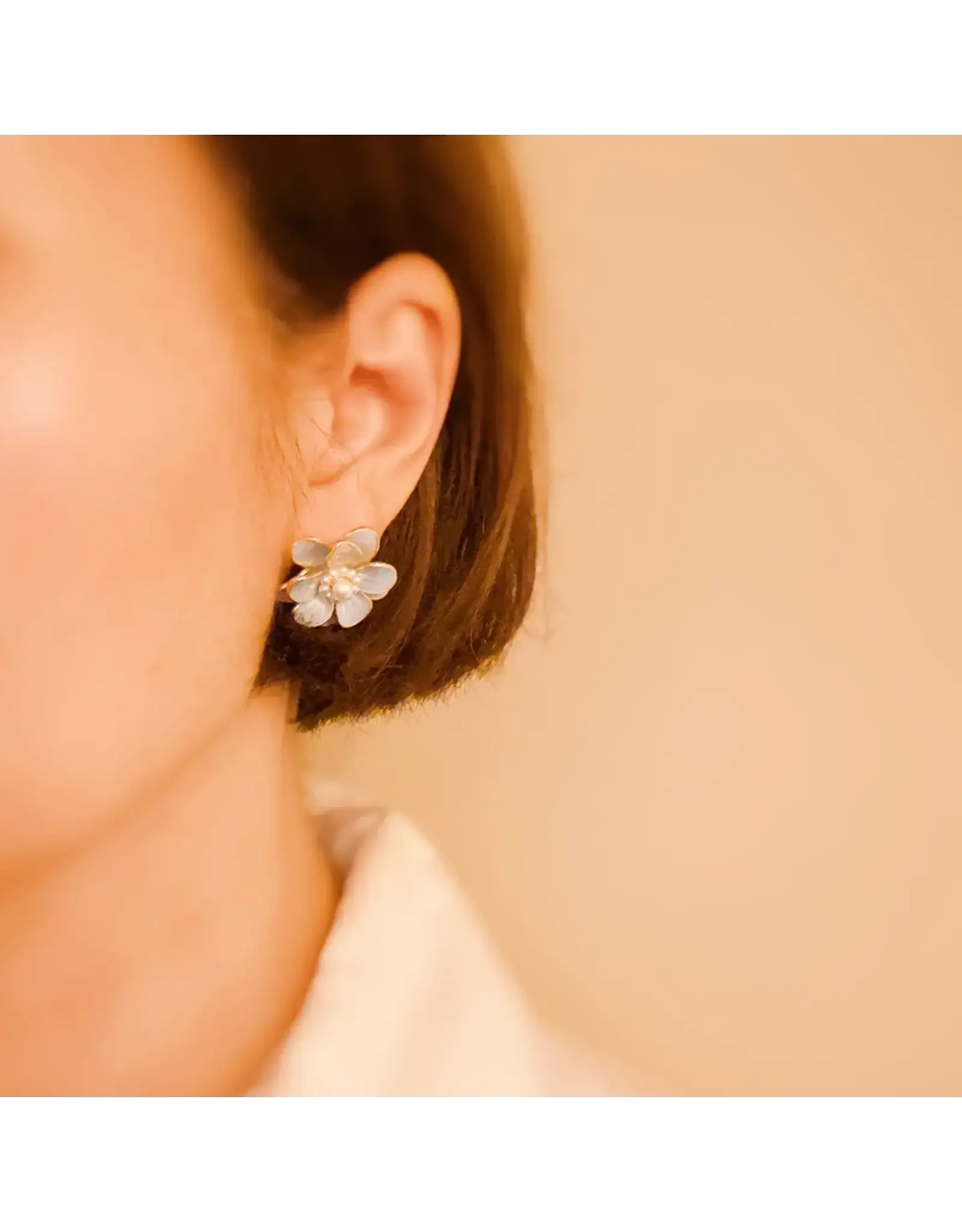 Ellison & Young/Faire Scarlett Art of Flower Earrings - Misty Blue