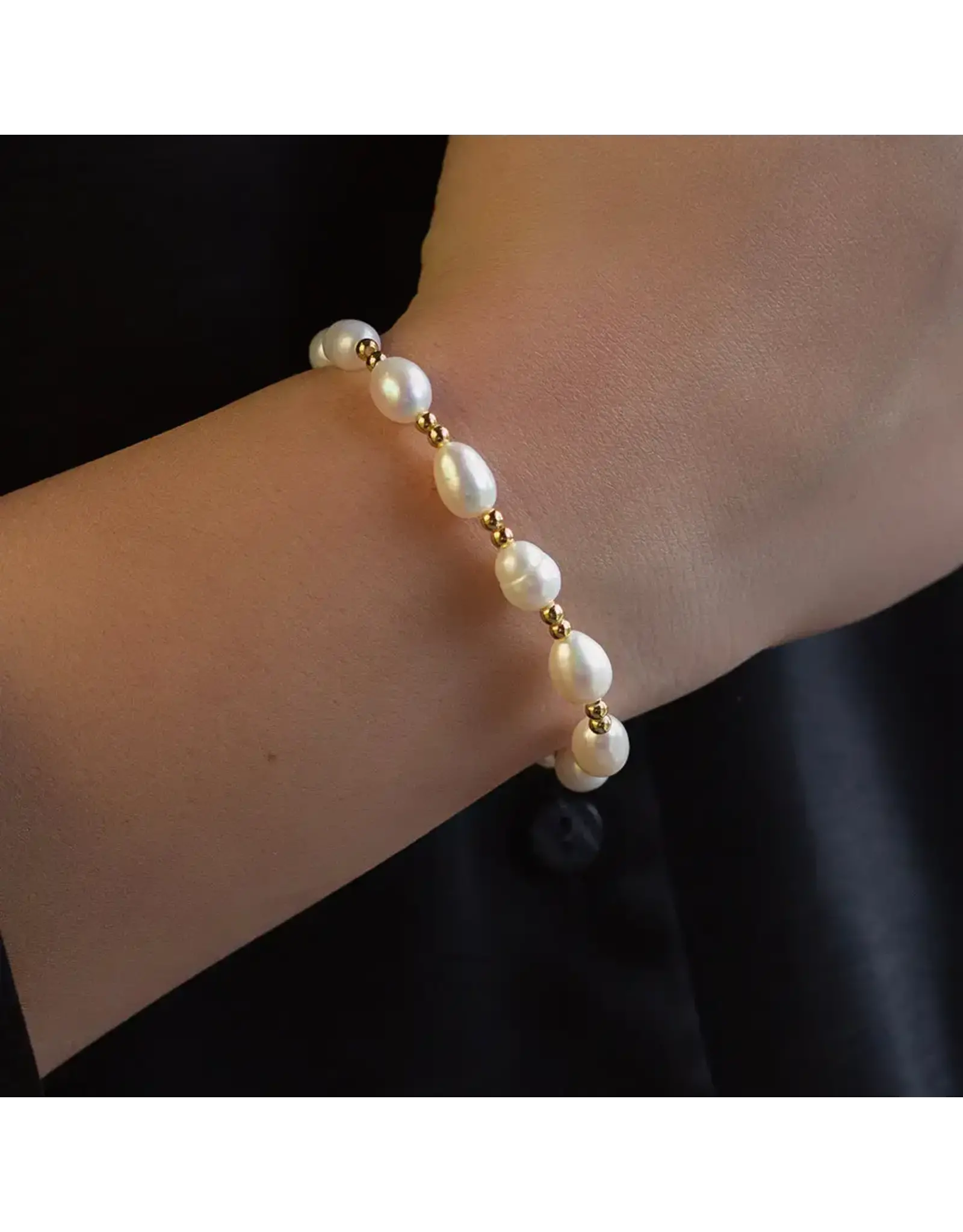 Lenny & Eva/Faire Gilded Gold Beaded Stretch Bracelet - Pearl