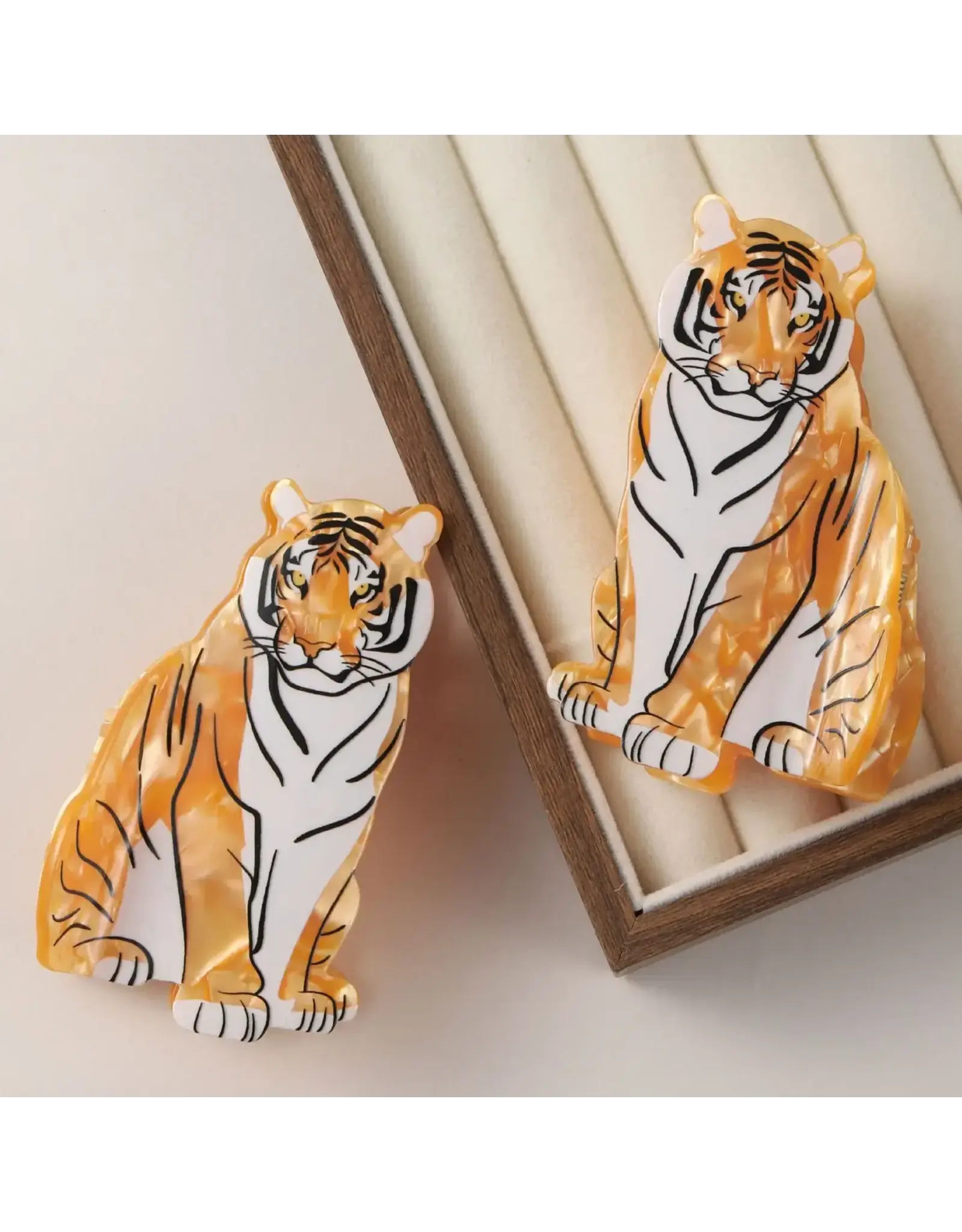 SoapElenGlen/Faire Sitting Tiger Claw Clip