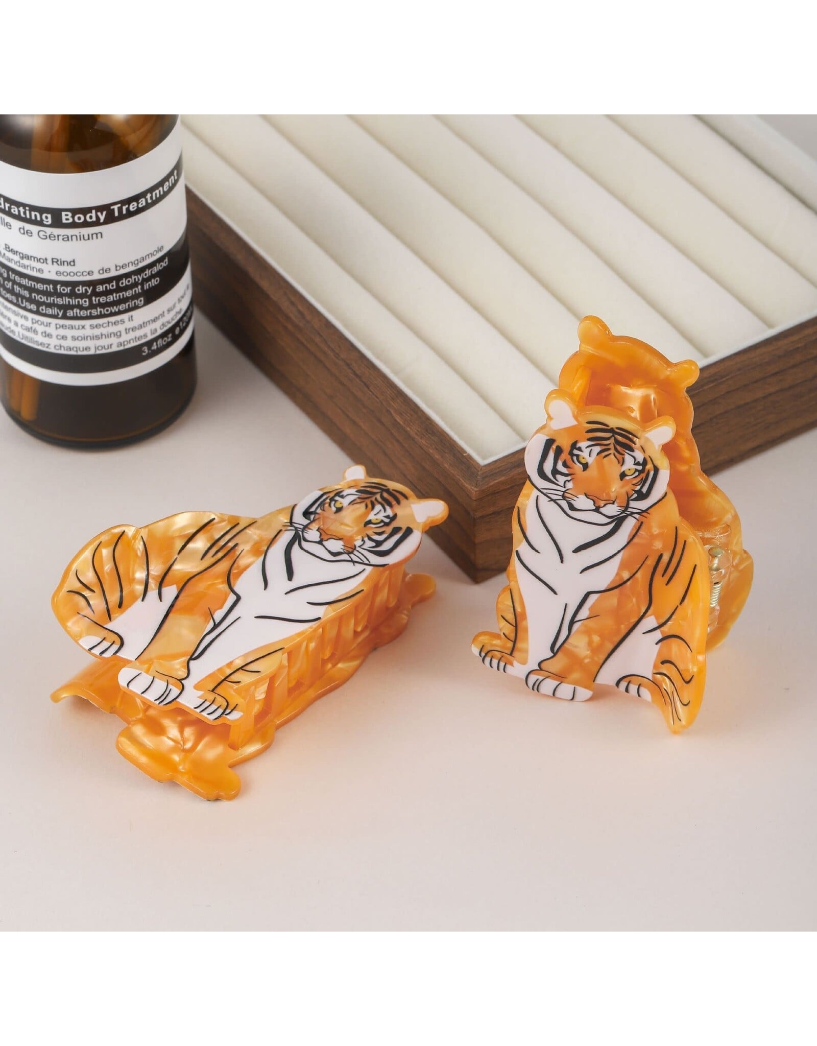 SoapElenGlen/Faire Sitting Tiger Claw Clip