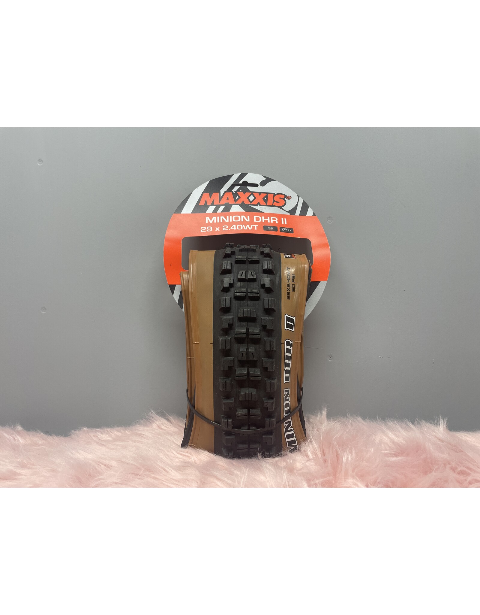 Maxxis Maxxis Minion DHR II Tire - 29 x 2.4, Tubeless, Folding, Black/Dark Tan, Dual, EXO, Wide Trail