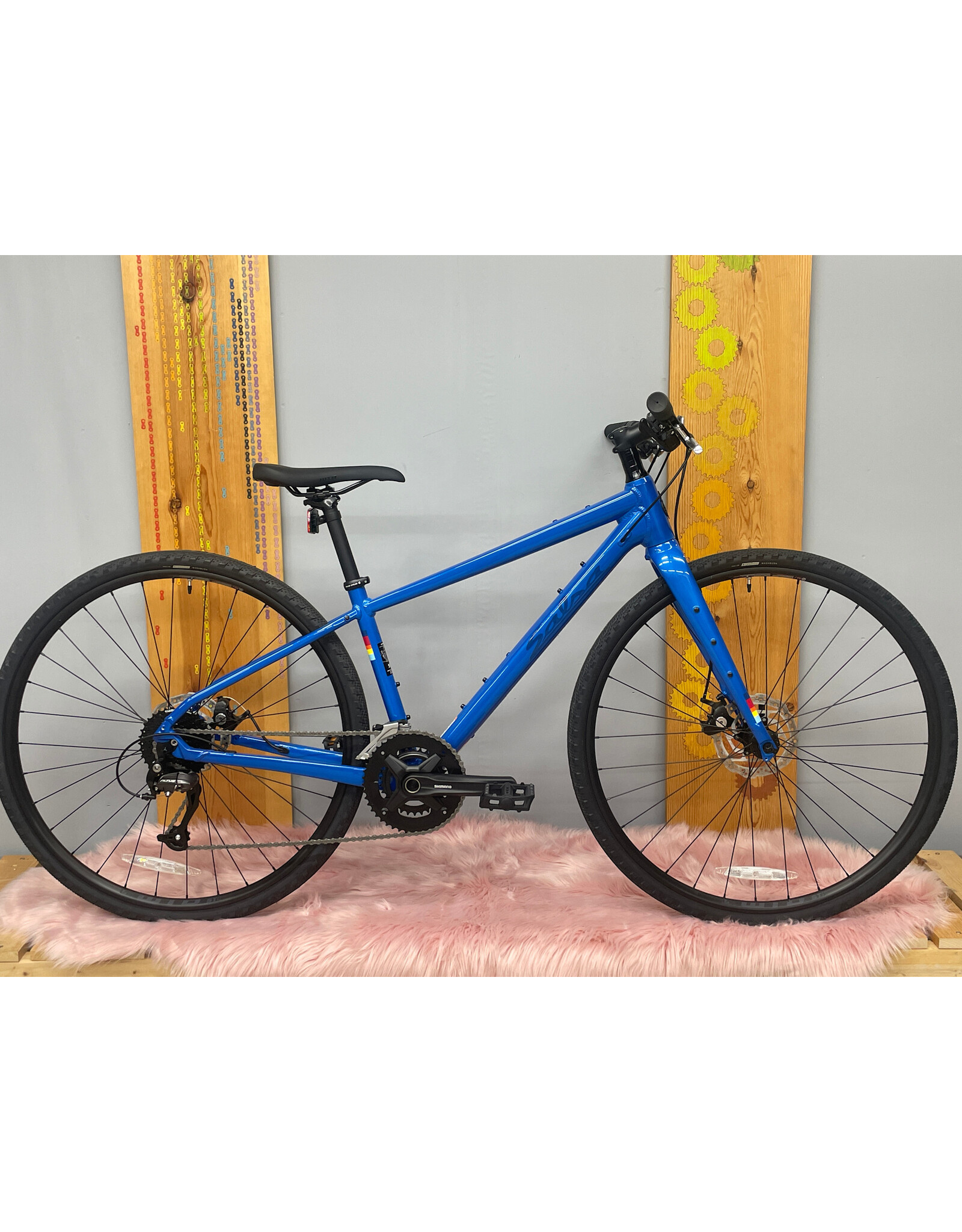 Salsa Salsa Journeyer Flat Bar Altus 700 Bike - 700c, Aluminum, Blue, SM