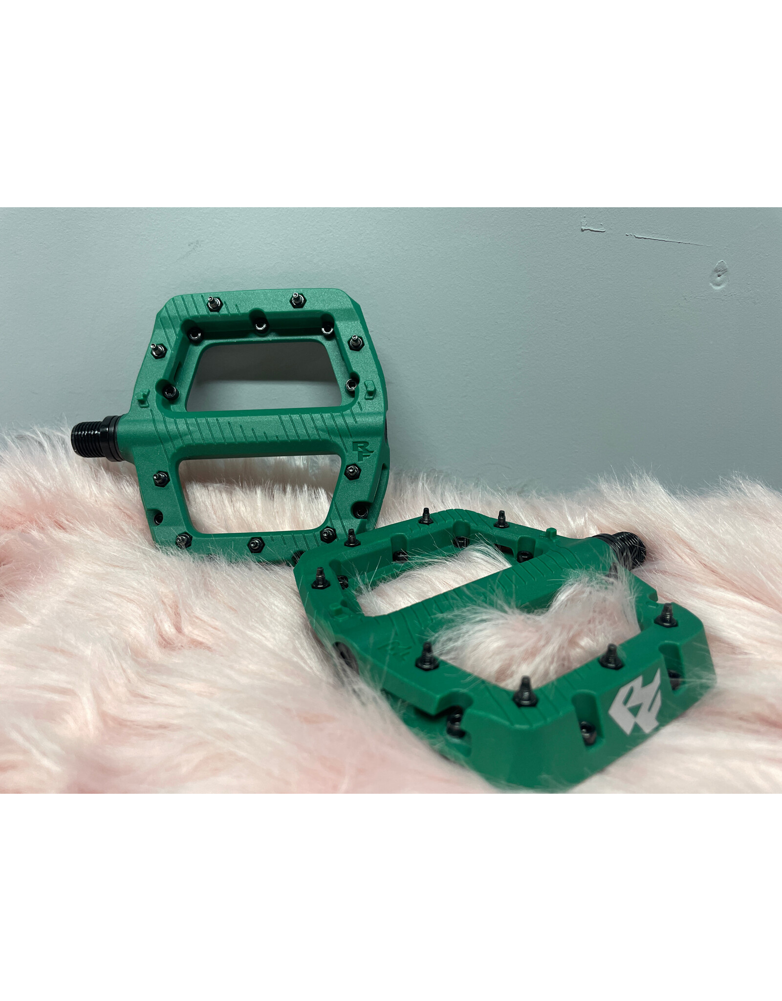 RaceFace Chester Pedals - Platform, Composite, 9/16", Small, Green