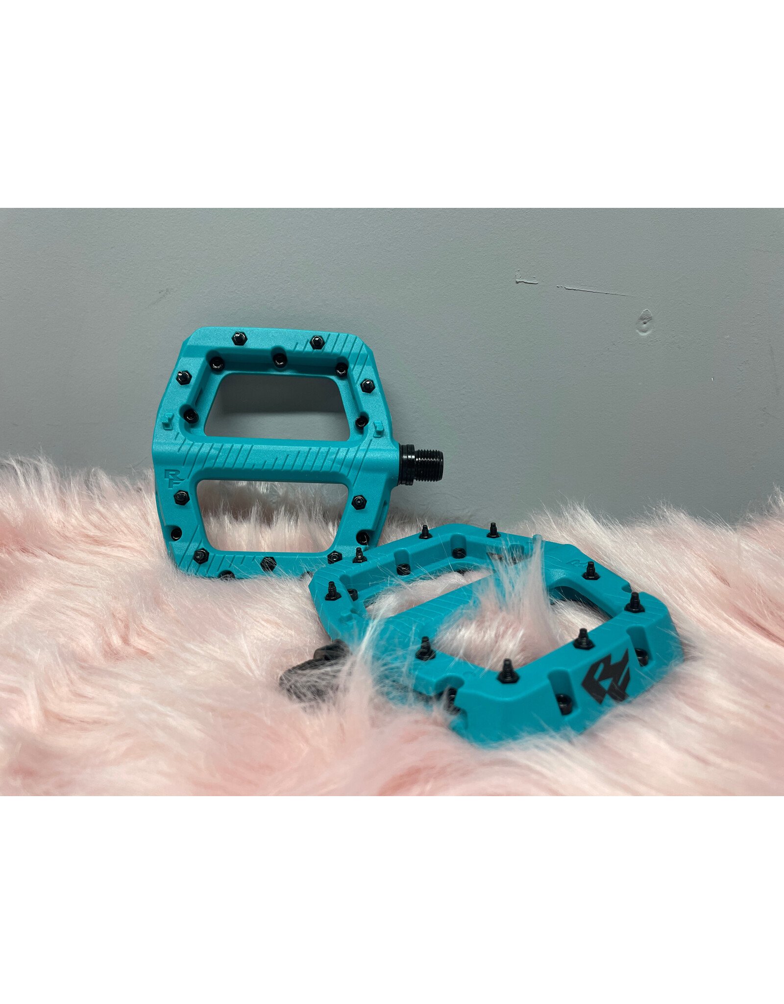 RaceFace Chester Pedals - Platform, Composite, 9/16", Small, Turquoise