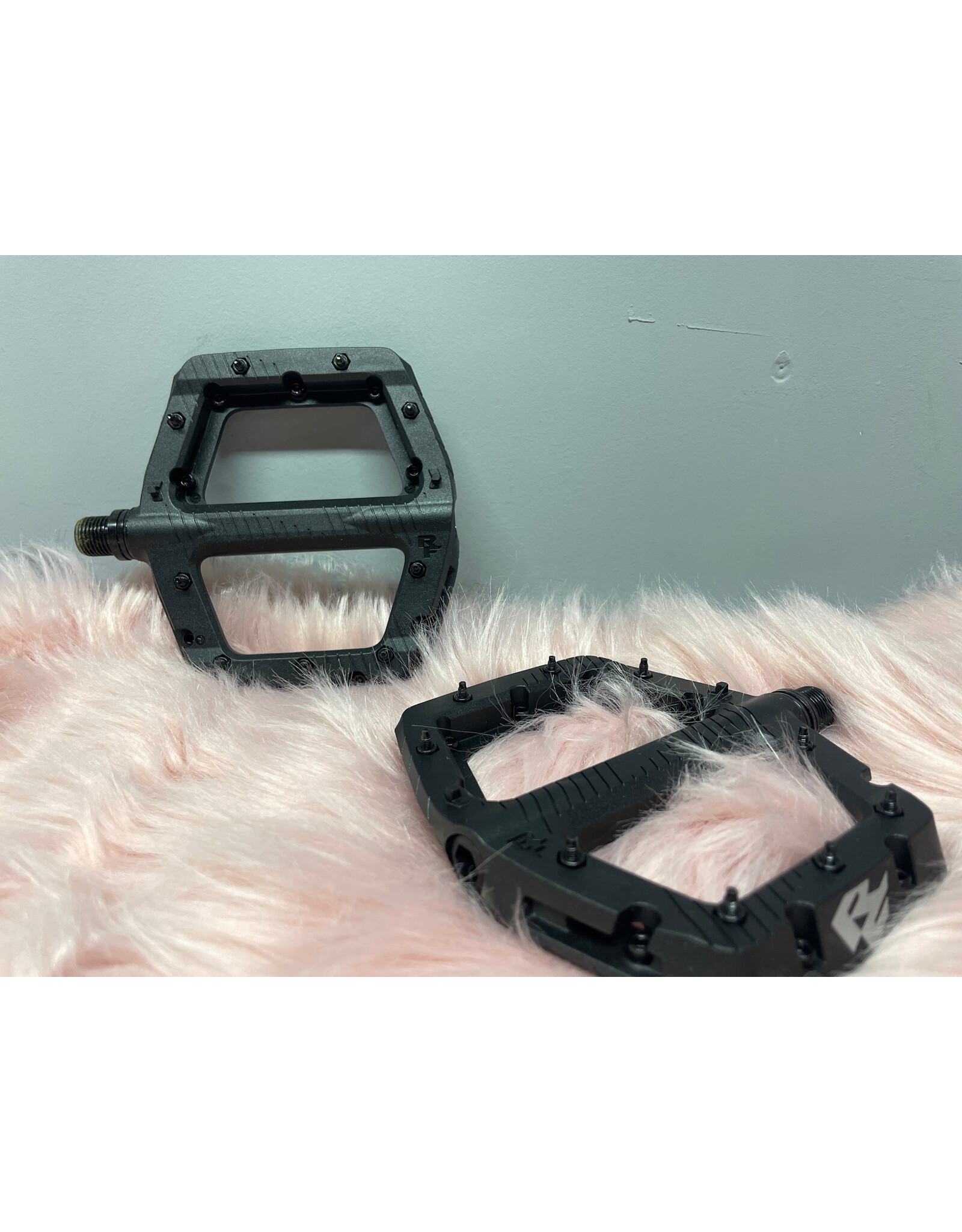 Race Face Chester Pedals - Platform, Composite, 9/16", Large, Black