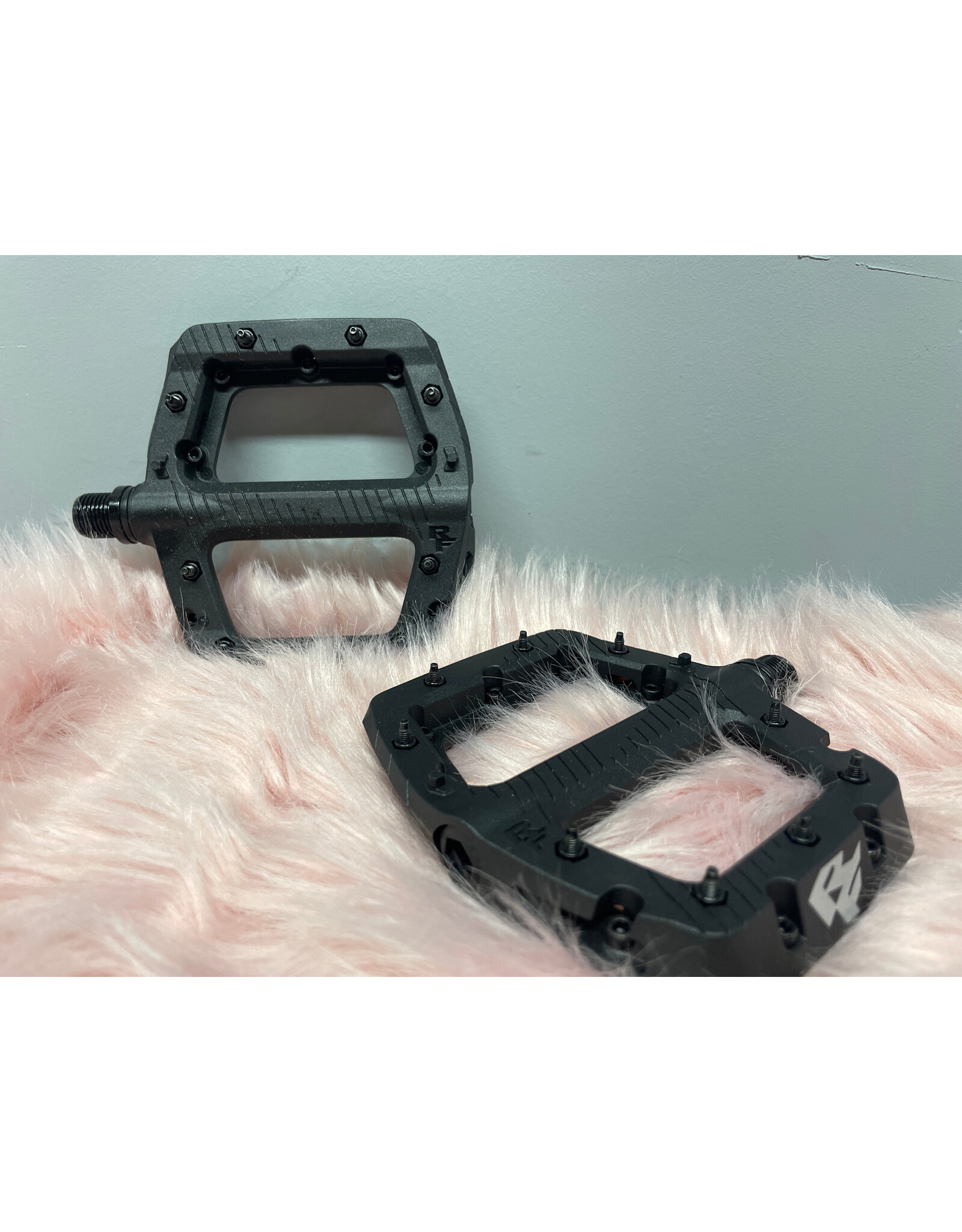 RaceFace Chester Pedals - Platform, Composite, 9/16", Small, Black