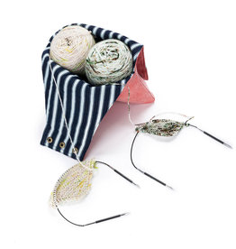 Della Q Nora Wrist Bag