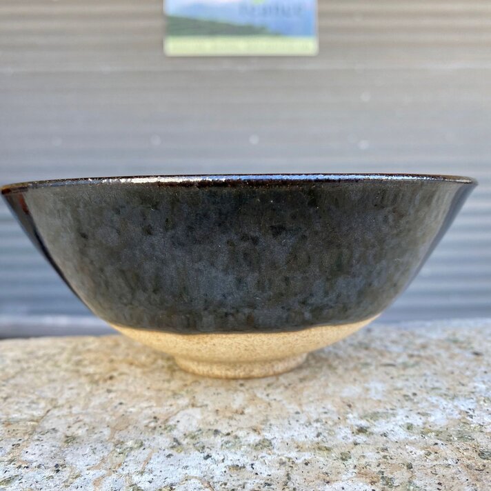 https://cdn.shoplightspeed.com/shops/631961/files/57771736/712x712x1/kiyomi-koide-matcha-bowl-night-sky-glossy-black.jpg