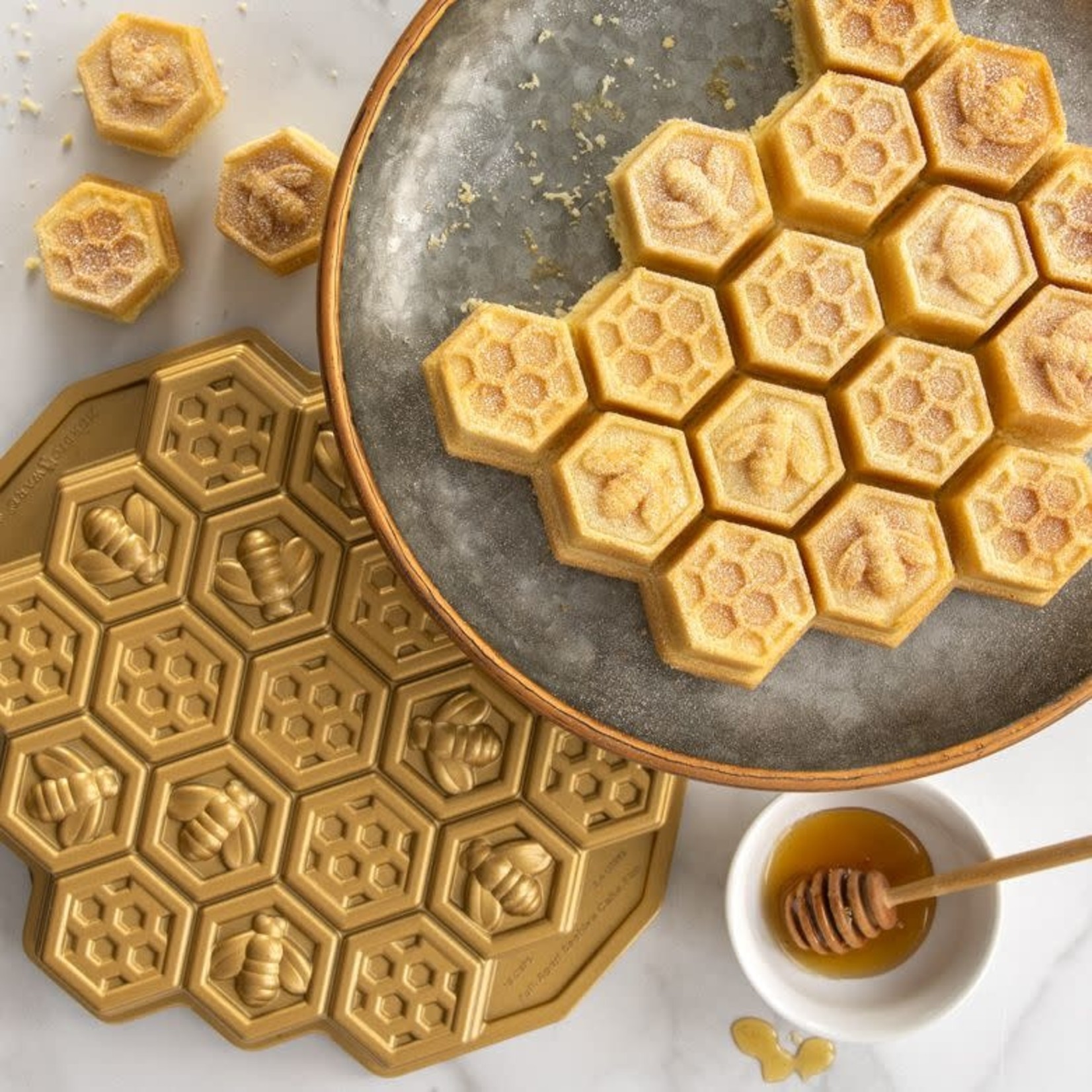 Nordicware Honey Bee Pull-a-Part Pan | Nordicware