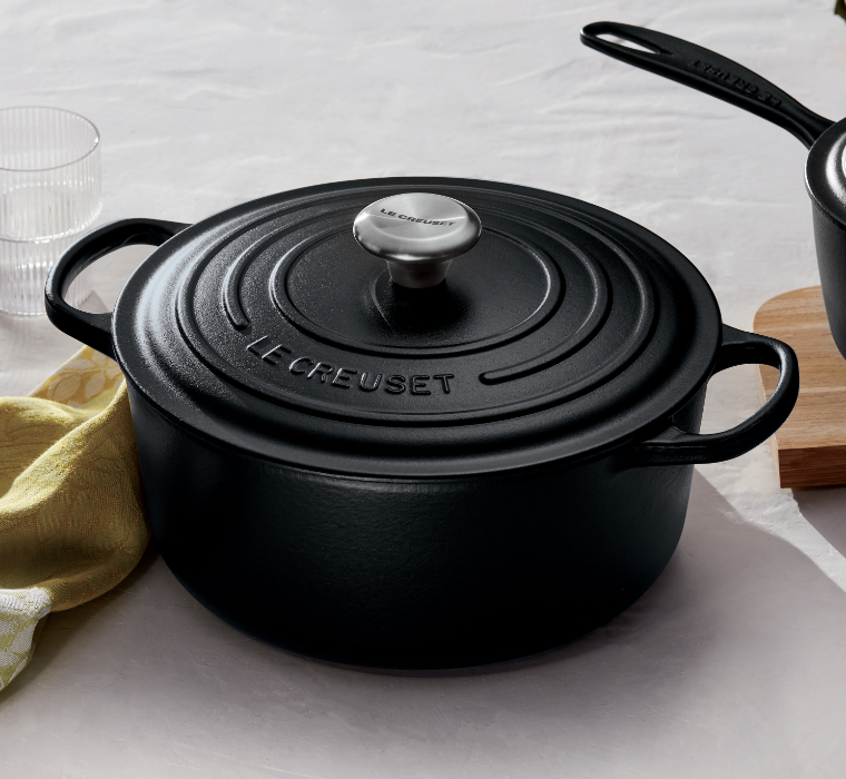 Oval Dutch Oven, 6.75qt, Licorice - Duluth Kitchen Co