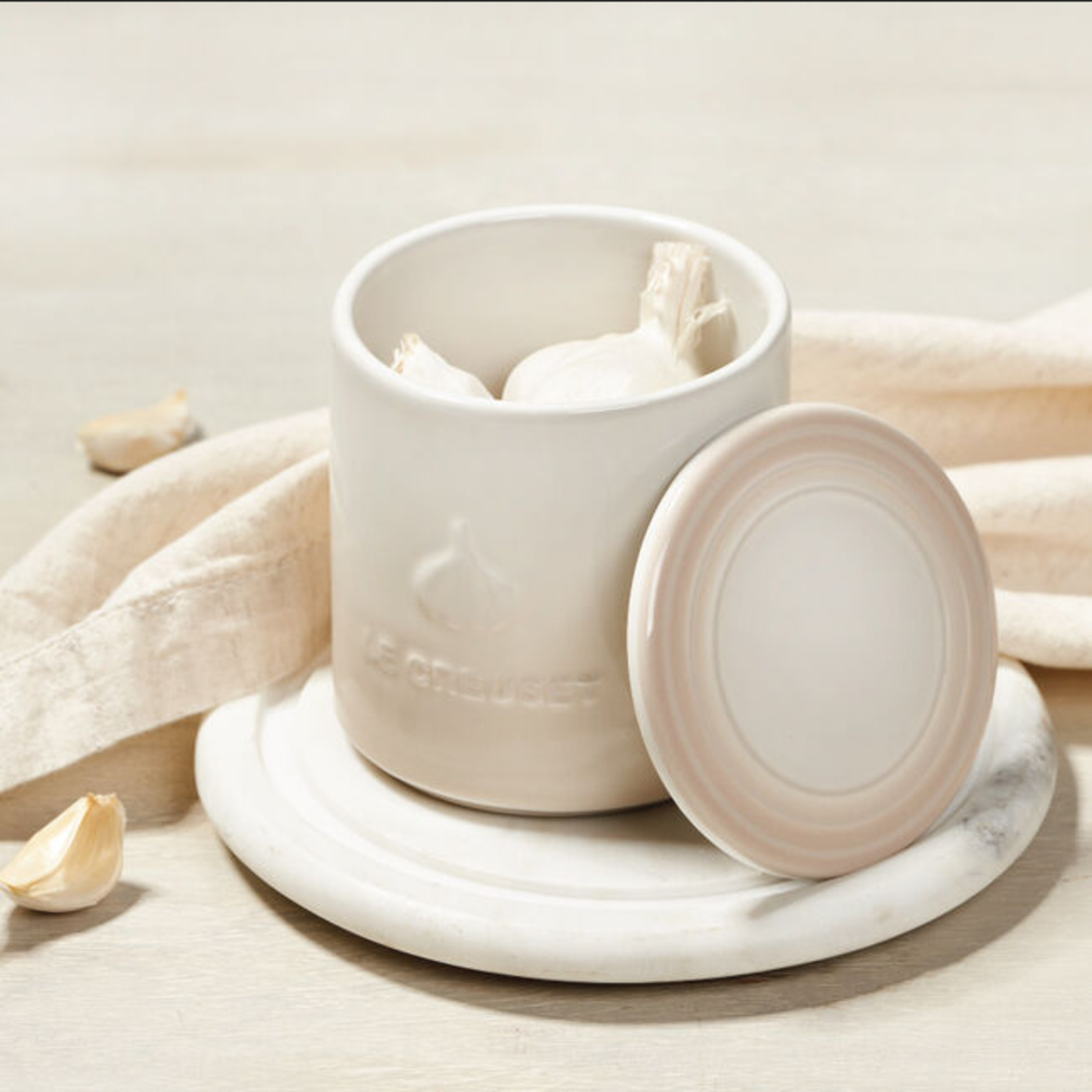 Le Creuset Signature Garlic Keeper - Meringue - 14 oz.
