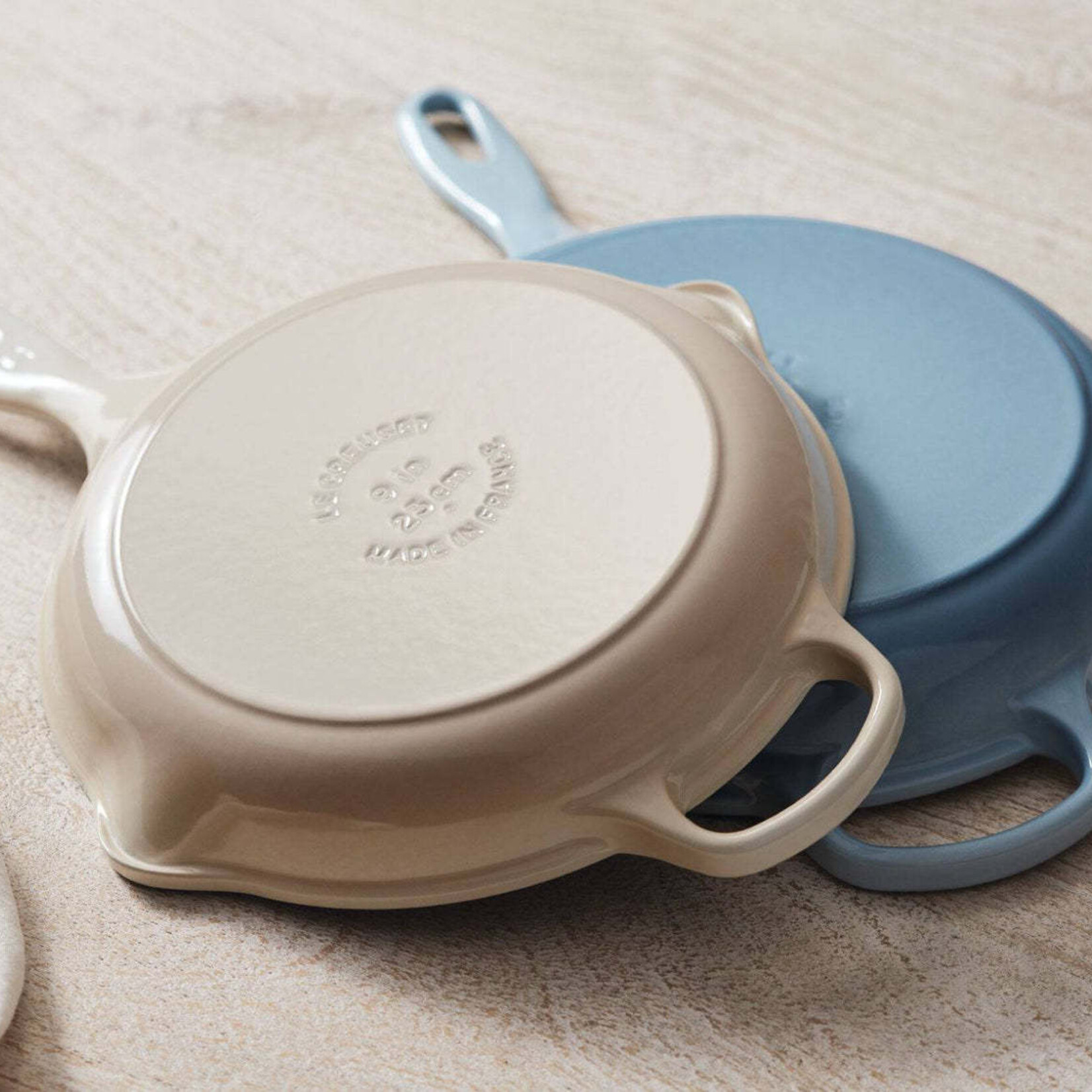 Le Creuset Signature Iron Handle Skillet - White 10.25" (1-3/4 qt.) | Le Creuset