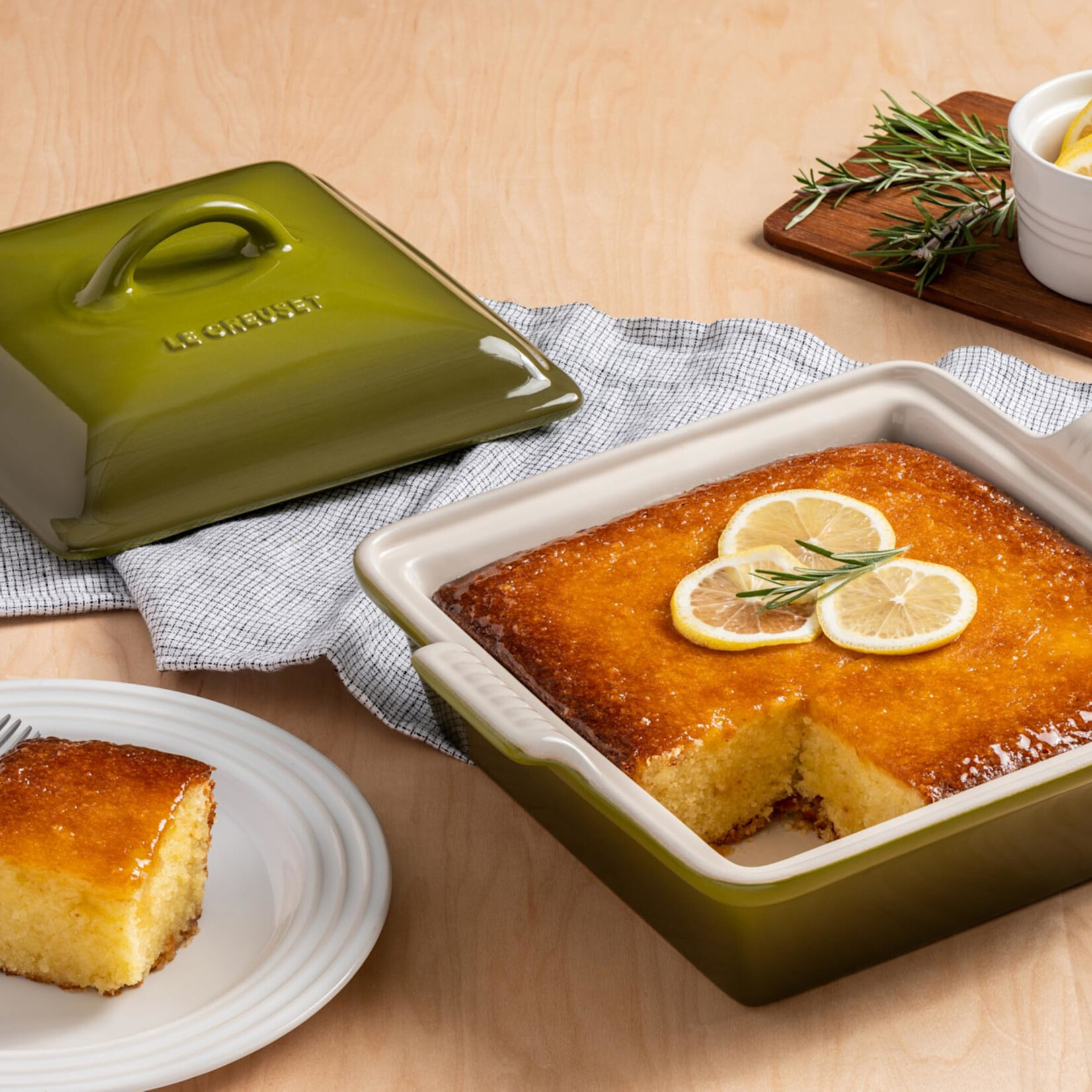 Le Creuset Heritage Shallow Square Covered Casserole 2 Qt Olive, 2 qt. | Le Creuset
