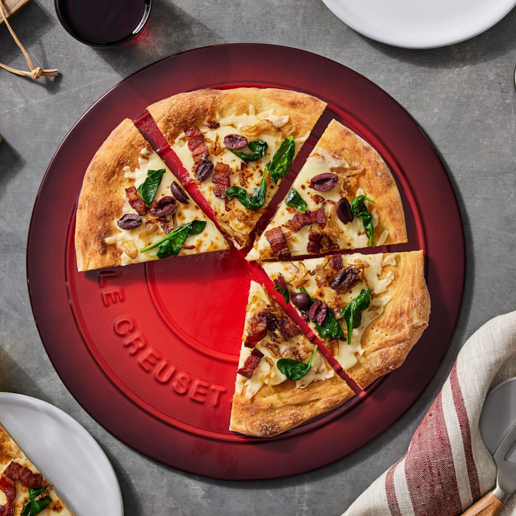 Le Creuset Round Pizza Stone 15 in Oyster | Le Creuset