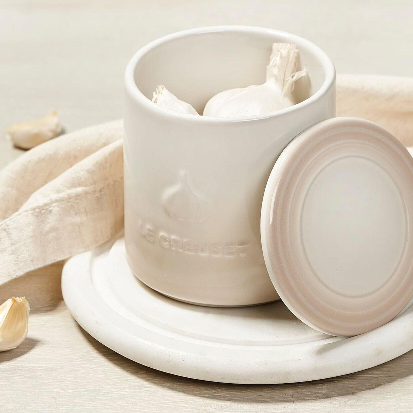 Le Creuset Signature Garlic Keeper - Meringue, 14 oz. | Le Creuset