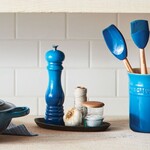 Le Creuset Salt Mill - Black, 8" x 2 1/2" | Le Creuset