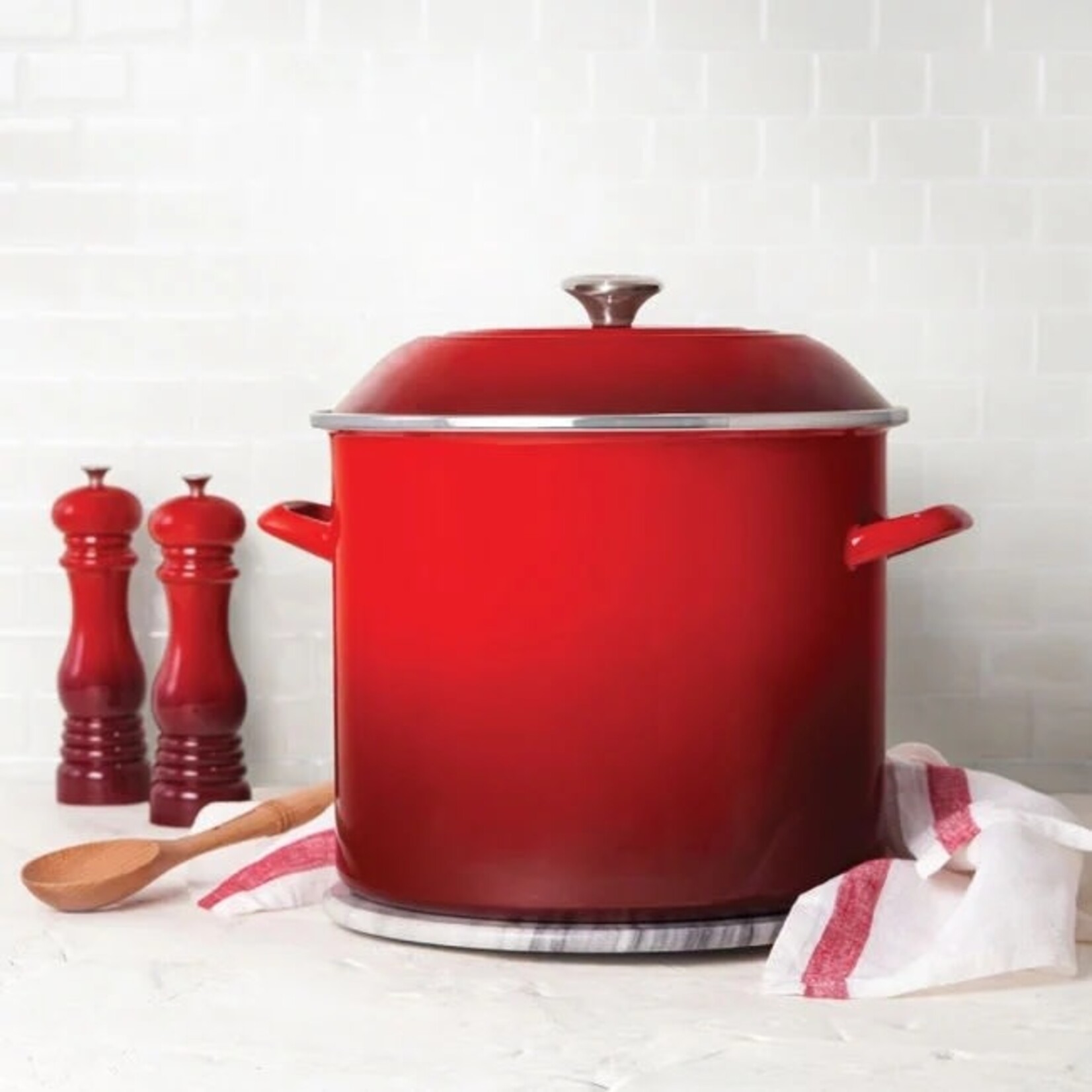 Le Creuset Stockpot - Cerise, 16 qt. | Le Creuset