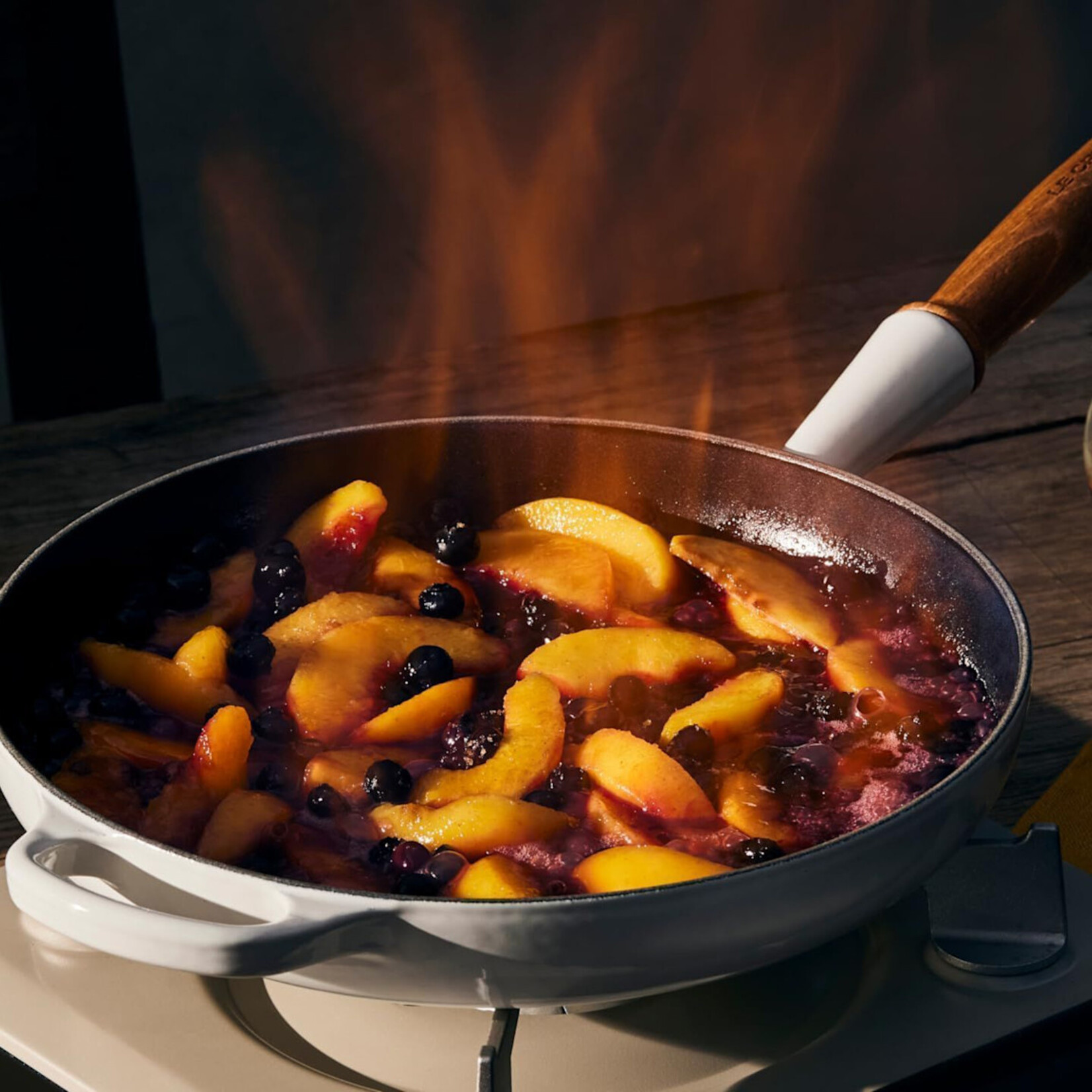 Le Creuset Signature Round Fry Pan 10.25 In Wood Handle Sea Salt, 10.25 in | Le Creuset