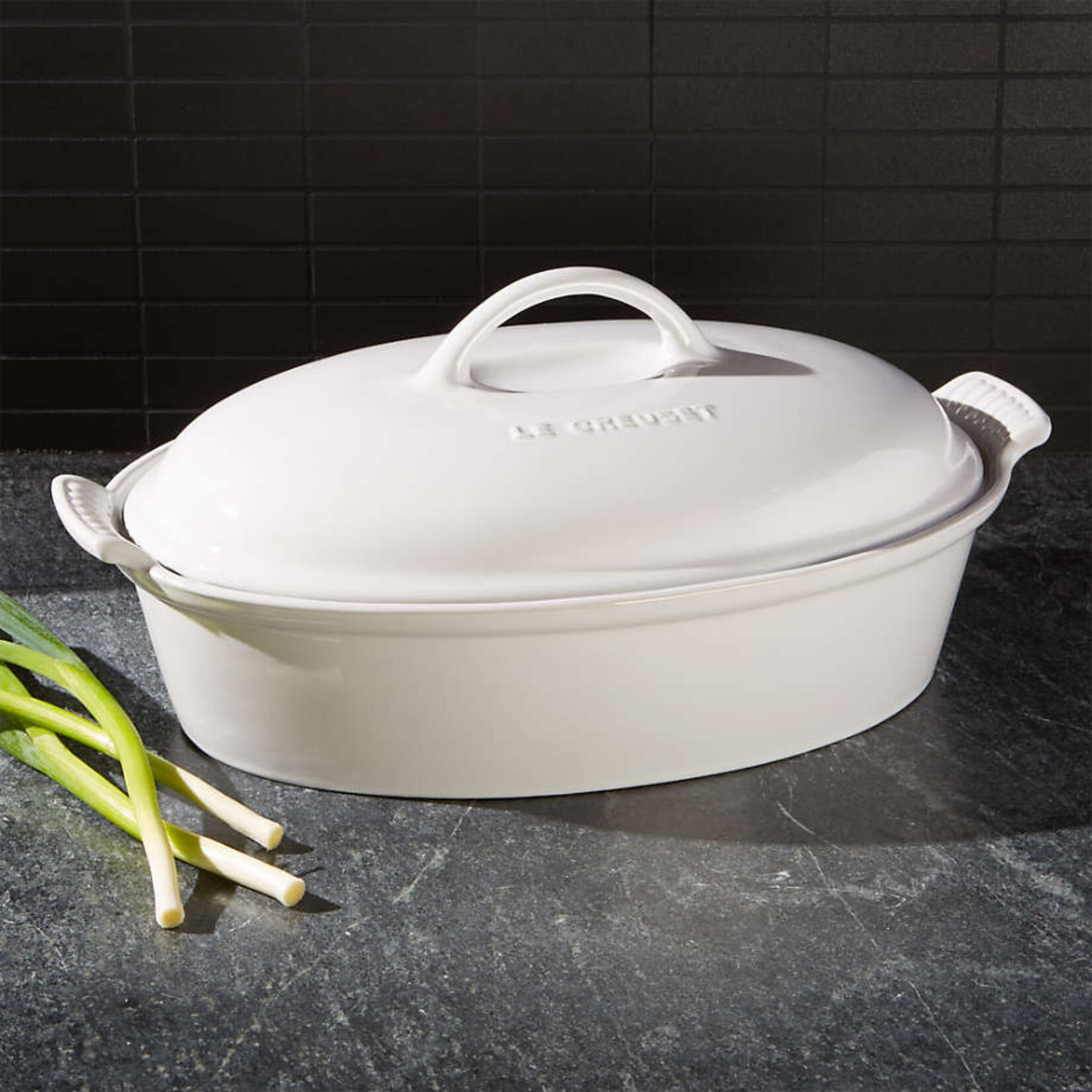 Le Creuset Heritage Covered Oval Casserole - White, 4 qt. (14") | Le Creuset