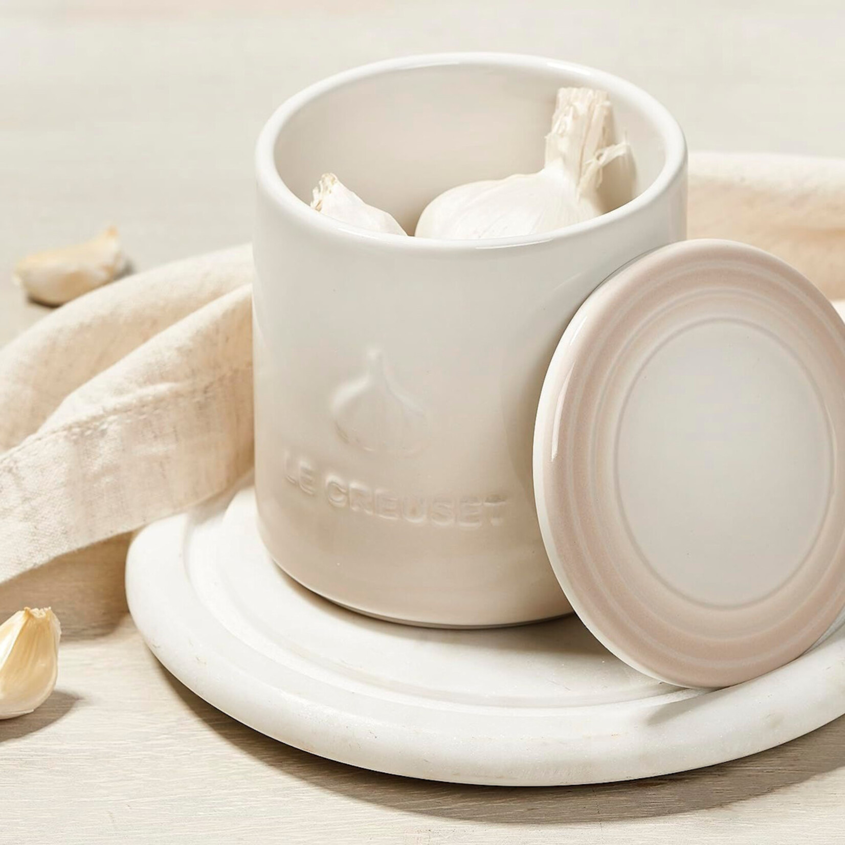 Le Creuset Signature Garlic Keeper - Meringue, 14 oz. | Le Creuset