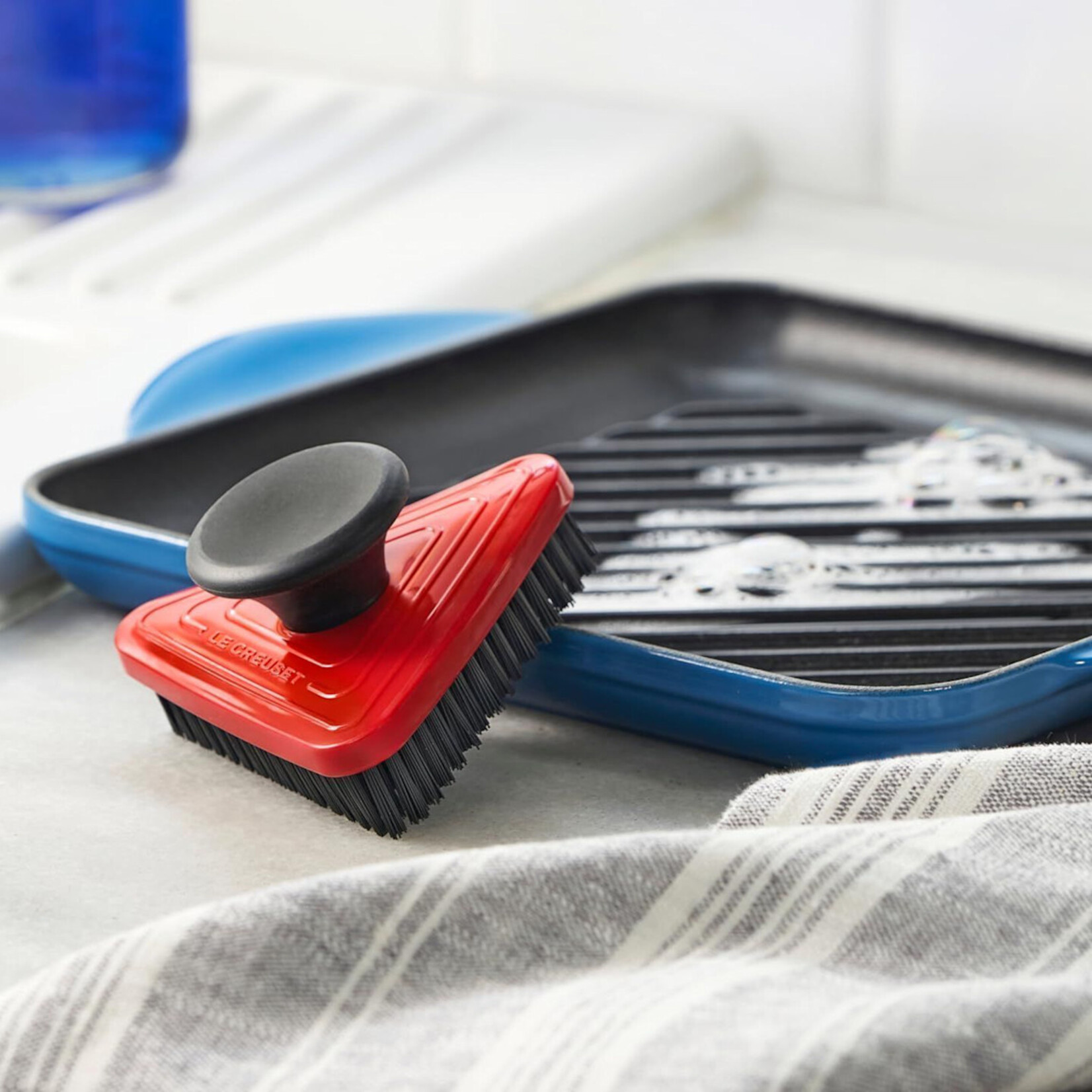 Le Creuset Triangle Grill Pan Brush  - Shiny Black, 3.7" x 3.7" | Le Creuset