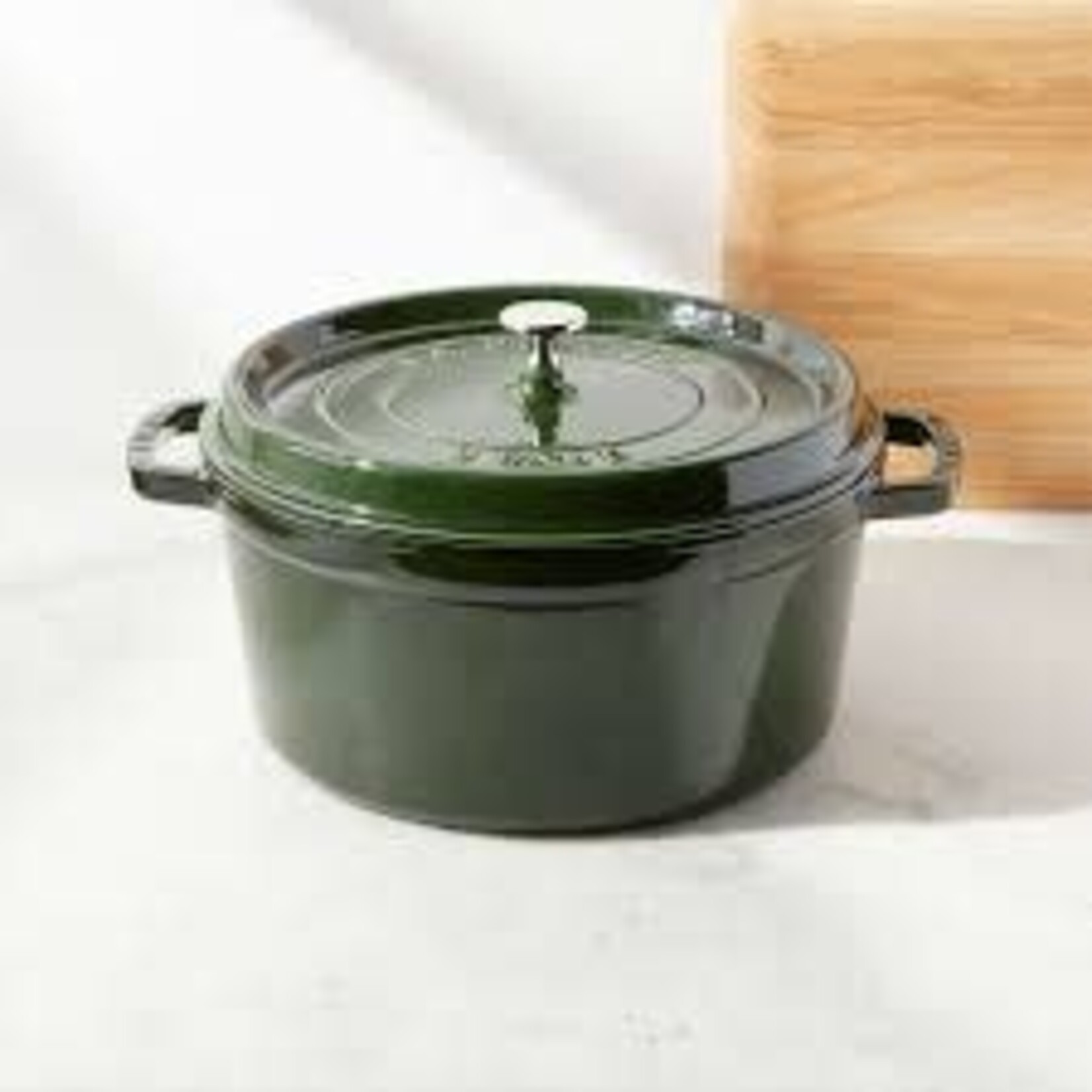 Staub 7-qt Round Dutch Oven - Basil | Staub