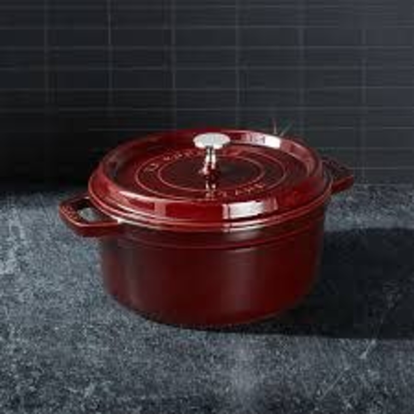 Staub 4-qt Round Dutch Oven - Grenadine | Staub