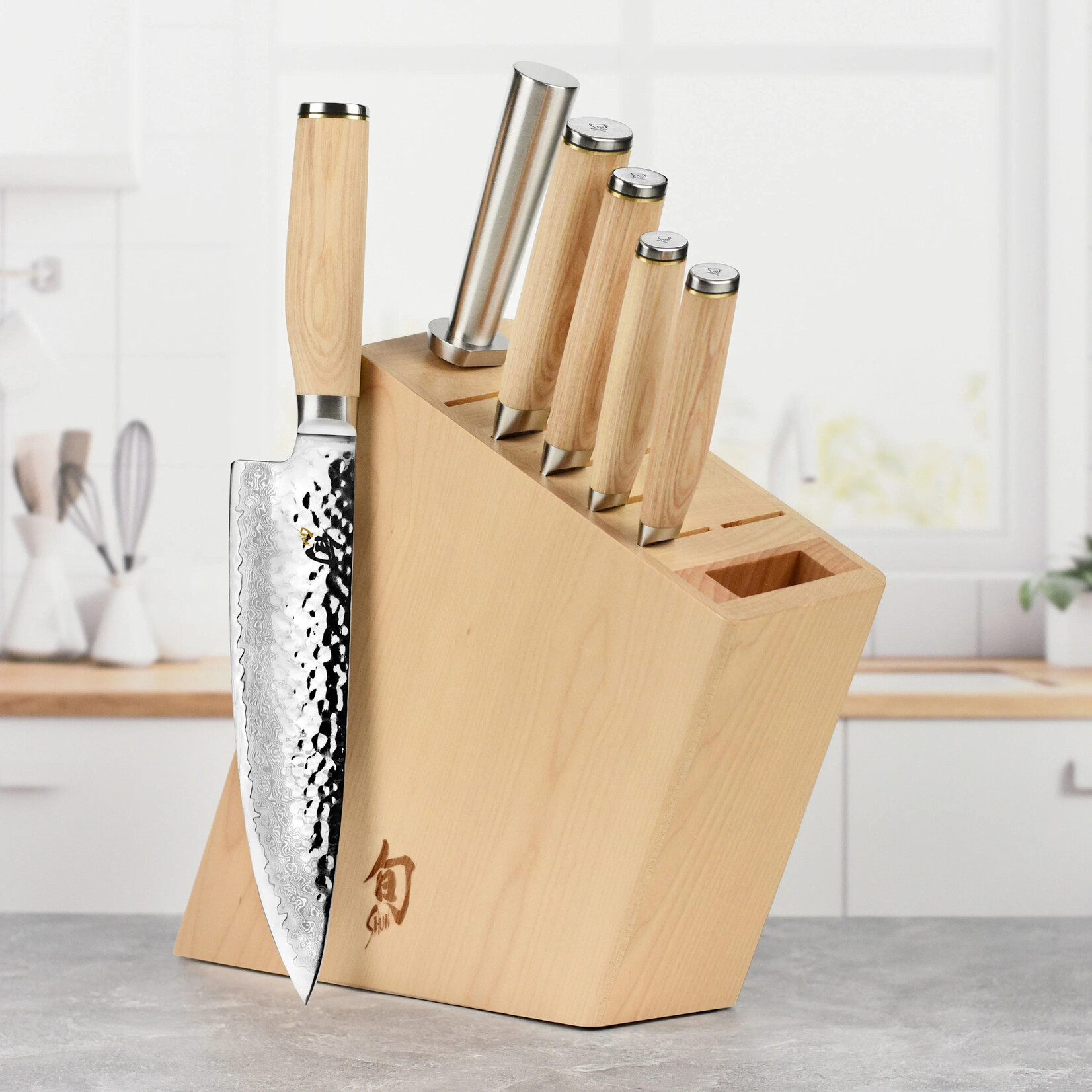 Shun Premier Blonde 7 Pc Essential Block Set: Paring 4", Utility 6.5", Chef's 8", Bread 9", Satin Steel Combination Honing Steel, Herb Shears and 11-Slot Bamboo Block.