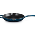 Le Creuset Signature Iron Handle Skillet - Nuit 9" (1-3/8 qt.) | Le Creuset