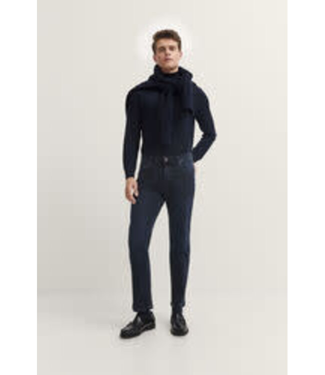 Modern Fit Dark Blue Jeans