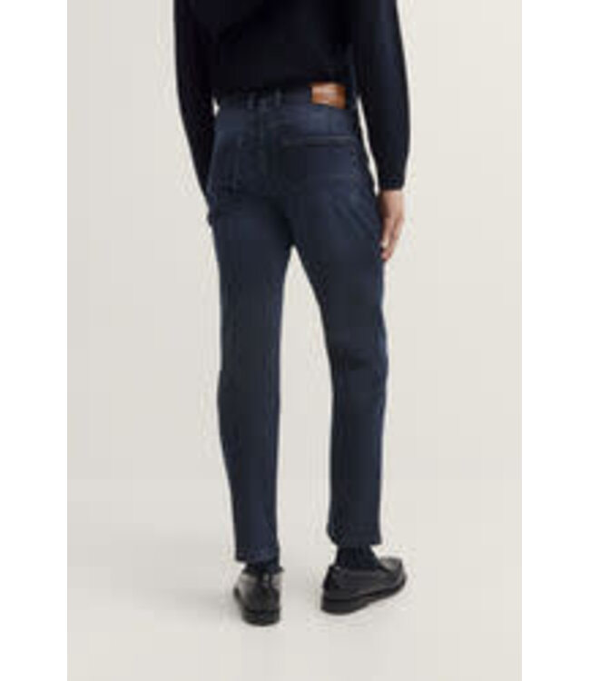 Modern Fit Dark Blue Jeans