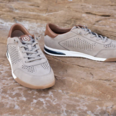 FOOTWEAR