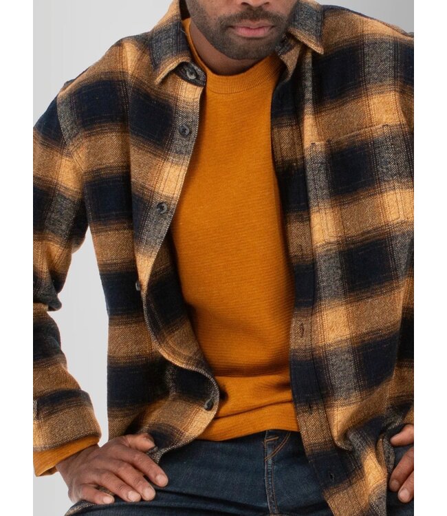Classic fit Navy Chase Plaid Shirt