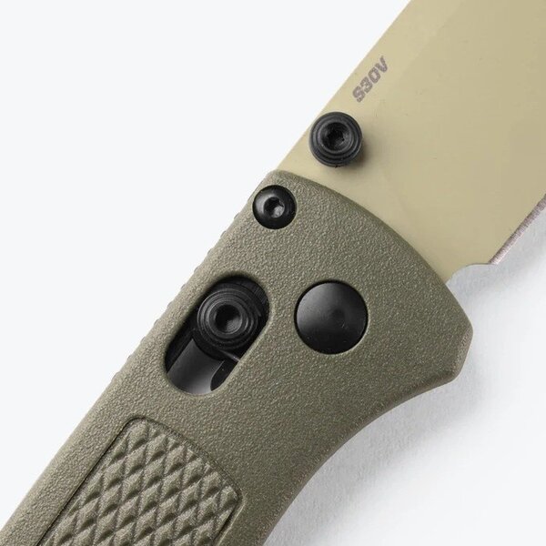 BENCHMADE Bugout Axis Drop Point S30V Deep Olive Grivory