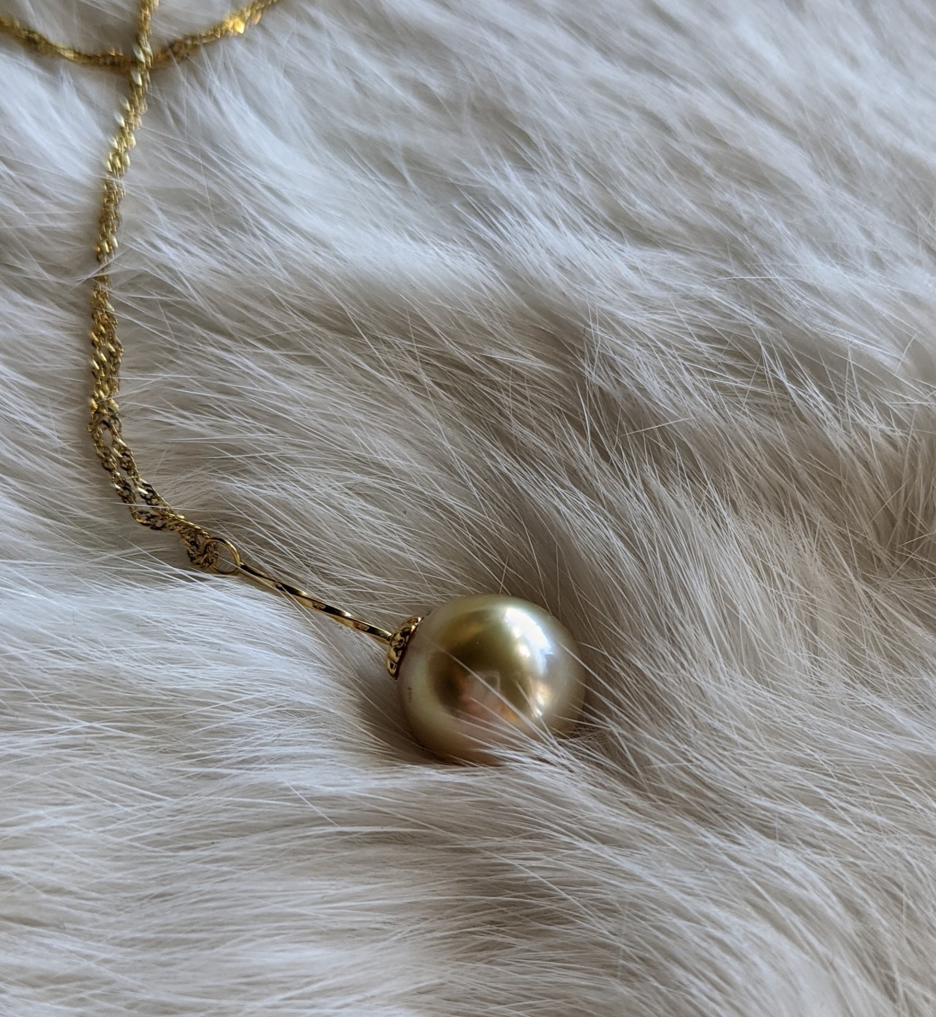 14K Yellow Gold South Sea Pearl Necklace 18 inch chain