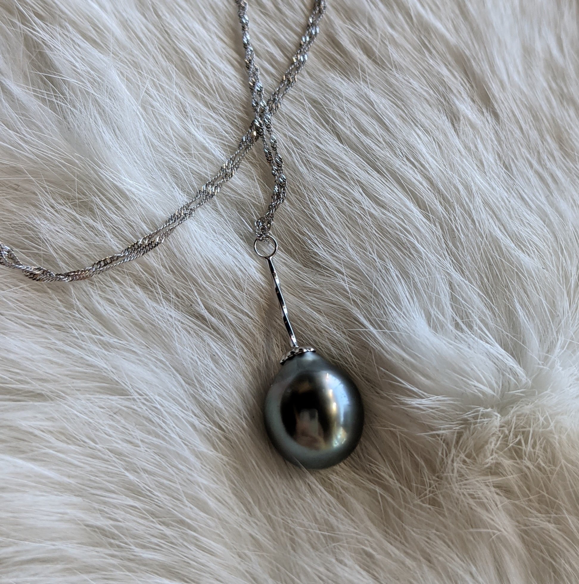 14K White Gold Black Pearl Necklace 18 