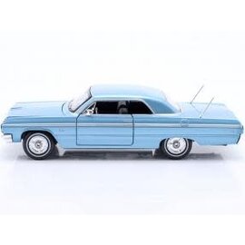 MAISTO MAI 32908  Maisto 1/24 SE 1964 Chevrolet Impala (Metallic Blue)