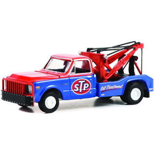 GREENLIGHT COLLECTIBLES GLC 46110-B 1971 CHEVROLET C-30 DUALLY WRECKER - STP OIL TREATMENT