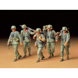TAMIYA TAM 35184 1/35 GERMAN MACHINE GUN CREW ON MANEUVER  PLASTIC MODEL