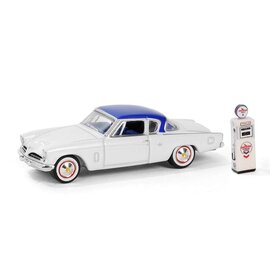 GREENLIGHT COLLECTIBLES GLC 97160-B 1954 STUDEBAKER COMMANDER STARLINER WITH VINTAGE GAS PUMP 1/64 DIE-CAST