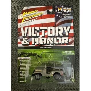 JOHNNY LIGHTNING JL 07824 M38A1 JEEP VICTORY & HONOR 1/64 DIE-CAST
