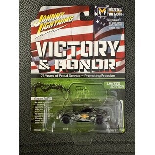 JOHNNY LIGHTNING JL 07821 2003 CHEVY CORVETTE VICTORY & HONOR 1/64 DIE-CAST