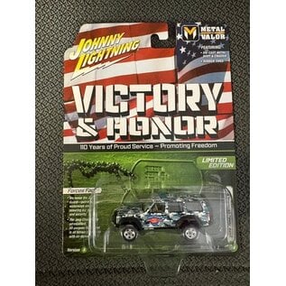JOHNNY LIGHTNING JL 07820 1998 JEEP CHEROKEE XJ VICTORY & HONOR 1/64 DIE-CAST