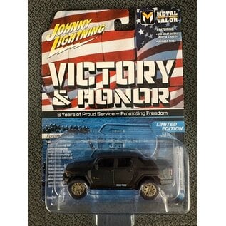JOHNNY LIGHTNING JL 07828 2025 GMC HUMMER EV VICTORY & HONOR 1/64 DIE-CAST
