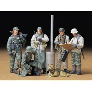 TAMIYA TAM 35212 1/35 German Soldiers at Field Briefing Plastic Model