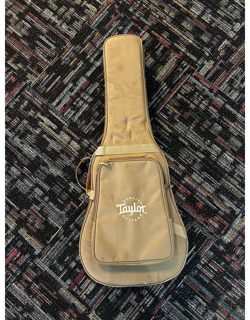Taylor Used Taylor structured gig bag for dread acoustic