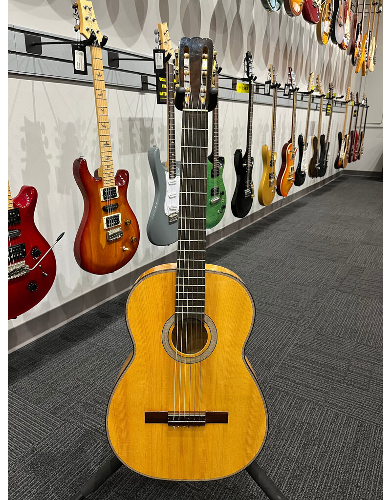 Beuscher Used Beuscher Classical guitar w/case (as is)